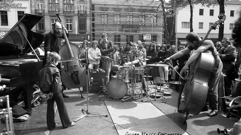 Open_Air_Konzert_in_Wuppertal_(Laurentiusplatz),_1970-er_Jahre_003,_small